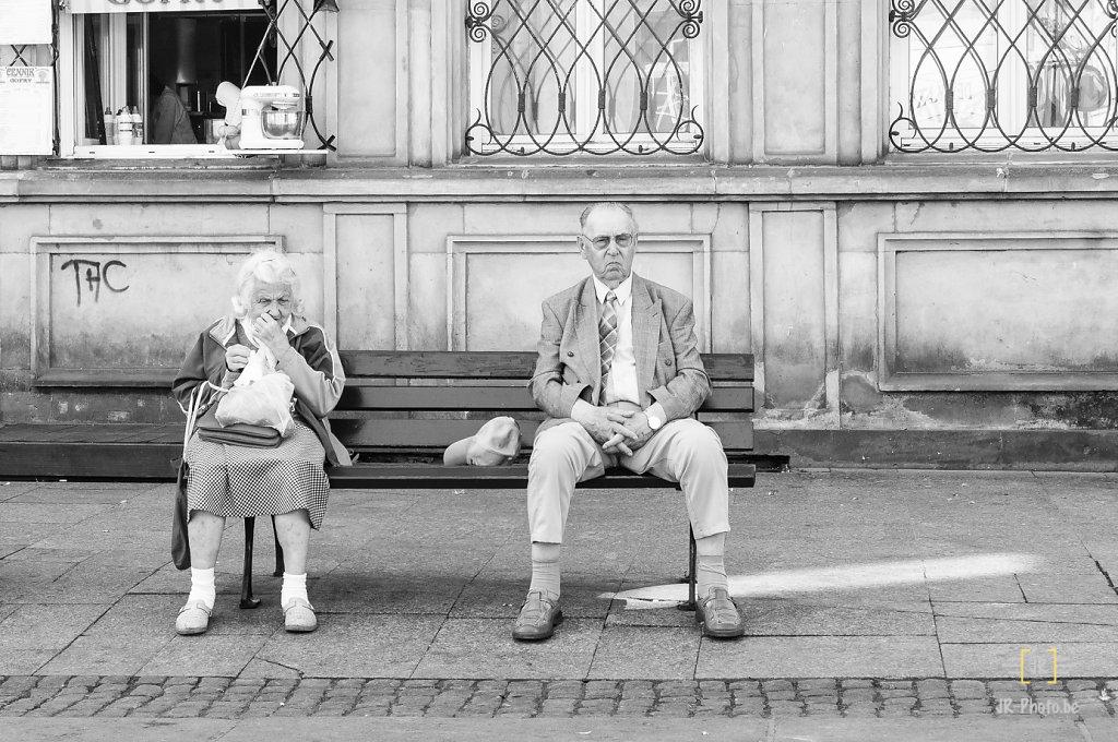 Photo de rue - Couple ou étrangers?